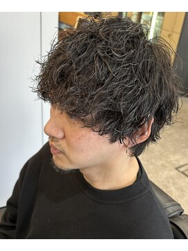 フランクスバーバーザスタンド(Frank’s barber the stand) スパイキーショートブルーブラックフェザーパーマサーフカール