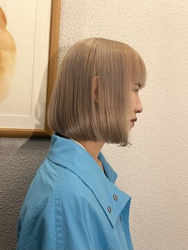 エクテ(ecouter) ハイトーンホワイトブロンドベージュ艶髪あごラインボブ