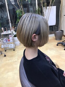 ヒラトヤ 肴町店 ハイトーンダブルカラーシルバーベージュ大人可愛い小顔ショート