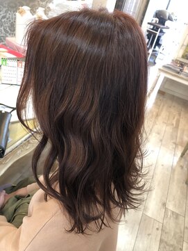 ピンクベージュ