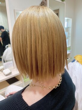 エクシア(ecxia) ブロンドボブ