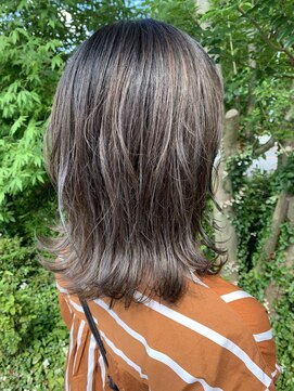 シーソー(SEE SOE) 外ハネヘア