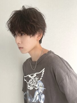 キー(kii) ２ブロック刈り上げマッシュ　ツイストスパイラルパーマ