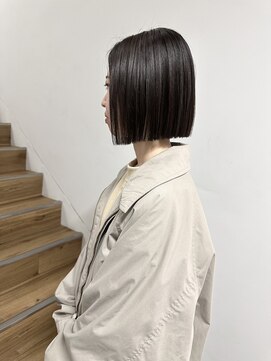 ヨーク(YOKE) YOKE 切りっぱなしボブ縮毛矯正丸くないボブ艶感グレージュ