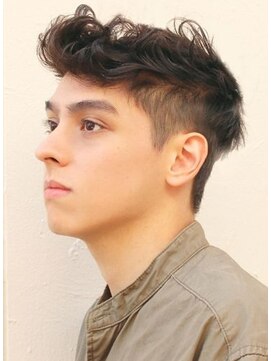 ジジバイワースホワイル(jiji by WORTH WHILE) 刈り上げセンターパートサーフカールフェザーパーママレットヘア