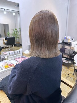 シム(sym) アッシュグレージュ