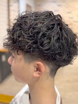 スペックホルダー(Spec Holder) フェザーパーマウェーブフェードショート