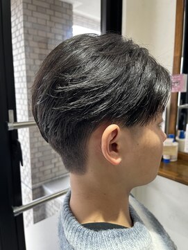 スピラ(SPiRA) ツーブロック刈り上げ韓国風ナチュラルセンターパート