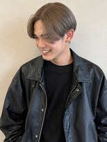 グラムアッシュ(GLAM ASH) ミルクティーベージュ ブリーチ ハイトーン センターパート 20代