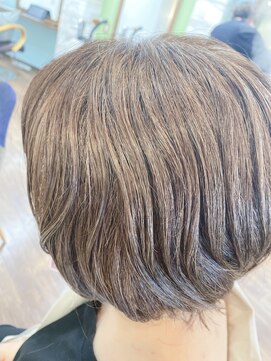 ヘアー バイ ミーズ(hair by Mii’s) ＃オリーブカラー#癖毛活かし ＃ハイライトローライト