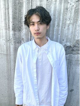 フィカ(fika) fikaメンズパーマスタイル　ハイライト　金髪メッシュ