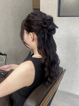 ブローフィー(Blowfy) 【 Blowfy 】ハーフアップ 結婚式 ヘアアレンジ