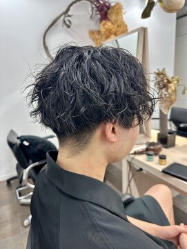 サロンドジョー(salon de joe) ツイストスパイラルパーマメンズマッシュ刈り上げ　奥東巧真