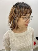 ハイライトカラーで動きあるミディアムスタイル