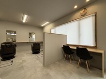 ニコプラス(nico+)の雰囲気（待合はカウンター席になっておりゆっくりとした時間を過ごせます）