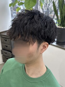 フイ 新宿3丁目(Hui) フェザーパーマ/グレーブルーカラー/刈り上げショートパンク