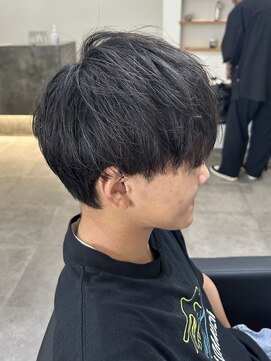 ヒュイル バイ ニアウ(Hwyl by Niau) メンズカットナチュラルマッシュ襟足残し無造作ツーブロパーマ