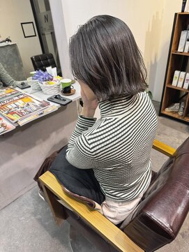 切りっぱなし×カーキグレージュ