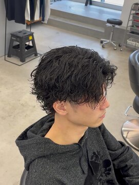 テンション(tension) センターパートツイストスパイラルパーマツイストパーマ札幌大通