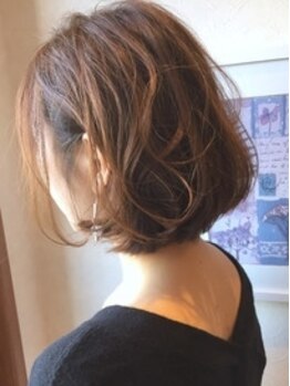 ヘアーシエスタ ルッチ(hair siesta. Rucci)の写真/白髪を染め明るさを楽しむ《ファッショングレイ》ベタッと暗く重く見えない《綺麗な白髪染め》幅広く対応★