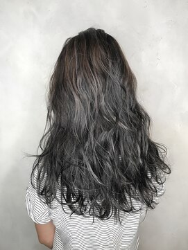 ネウィ 川崎(newi) ホワイトグレーハイライト×アッシュブラウン