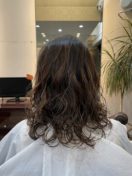 キャラ 池袋本店(CHARA) 大きめしっかりカールで動きのあるセミロングヘア【池袋パーマ】