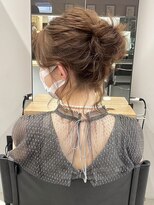 大人可愛いお呼ばれアレンジ 後れ毛　まとめ髪 二次会結婚式ヘア