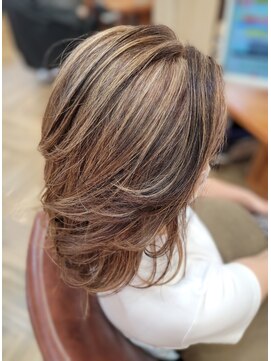 ラフューネ(Raffune) 3色使いでオシャレカラー