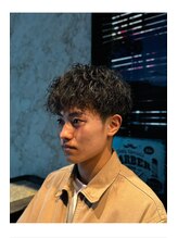 アーマイゼ(Ameise) ツーブロック×波巻きパーマ
