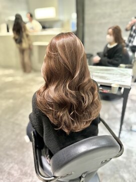 アンダーバーホワイト(_WHITE) 透明感カラーミルクベージュ レイヤーカット顔まわりカット