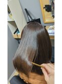 通って頂く程、みるみるキレイになる髪質改善カラー