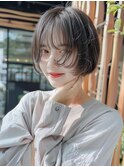 美髪ホワイトブロンド外はねボブ
