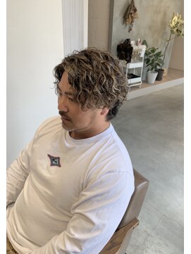 リヴゴーシュ(rive gauche) メンズスパイラルパーマ × ハイライトカラー