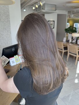 ビーチ(BEACH) くすみベージュ透明感カラーレイヤーカット