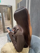 シュヴーブリヤン(cheveux brillants)&nbsp;【美髪縮毛矯正】上品な色気の後ろ姿★艶感ストレートロングヘア