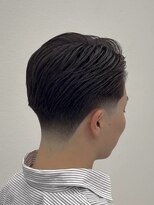 トウキョウクラシックバーバータウン 東京蔵式理髪処(TOKYO CLASSIC BARBER TOWN)&nbsp;テーパーフェード　サイドパート