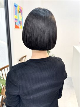 エブリ(evri) ミニボブ　ボブ　ワンカールボブ　髪質改善　黒髪　ストレート
