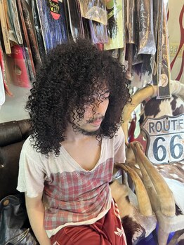 ディバイン(DIVINE)の写真/スパイラルパーマ専門店が叶える理想のスタイル☆スパイラルからアフロまでお任せ！