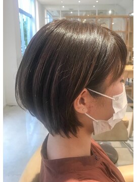 アドラーブル 万代店 (adorable) 【アッシュベージュ】【耳かけくびれショートボブ】20代30代40代