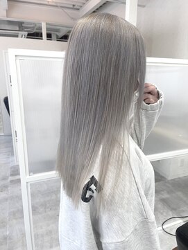 ヘアデザイン ゴドバン(Hair Design Gdobant) #ペールシルバー#ダブルカラー#外国人風#10代#20代#30代#40代
