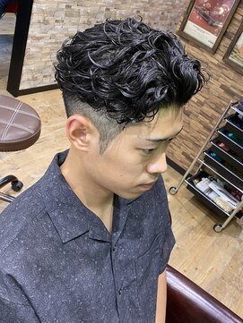 ムア(MUA) リバースパーマ　フェードカット　メンズパーマ