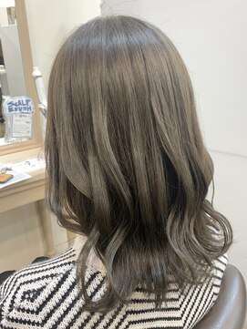 アルターリール(aL ter Rire) 暗めグレージュ/赤み消しカラー/福原遼華