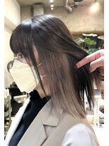 リコ バイ マリス(Liko by maris) [我舞谷]美髪インナーホワイトシルバー / 切りっぱなしボブ