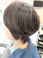 ヘアーデザインムーヴ(Hair design MOVE) 白髪ぼかしハイライト　ショート