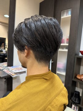 オムヘアーバイグルーマーズ(HOMME HAIR by GROOMER/S) 前下がりセンターパート刈り上げ無しhomme2櫻井
