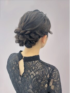 メゾン ド ノッチェ(Maison de Noche) シニヨンスタイル