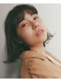 ハイライトで透明感グレージュ切りっぱなしアンニュイカールボブ