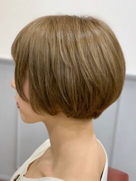 ミーティア バイ クアトロ(Meteor By QUATRO) ミルクティーベージュ×すっきりマッシュ