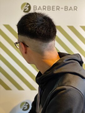 バーバーバー アカバネ(BARBER-BAR AKABANE) クロップスタイル【BARBER-BAR】