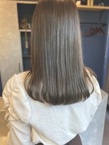 リノショアーズ 日本大通り店(RINOSHORES)&nbsp;ハイトーンくすみワンカラーオリーブベージュセミロングカール